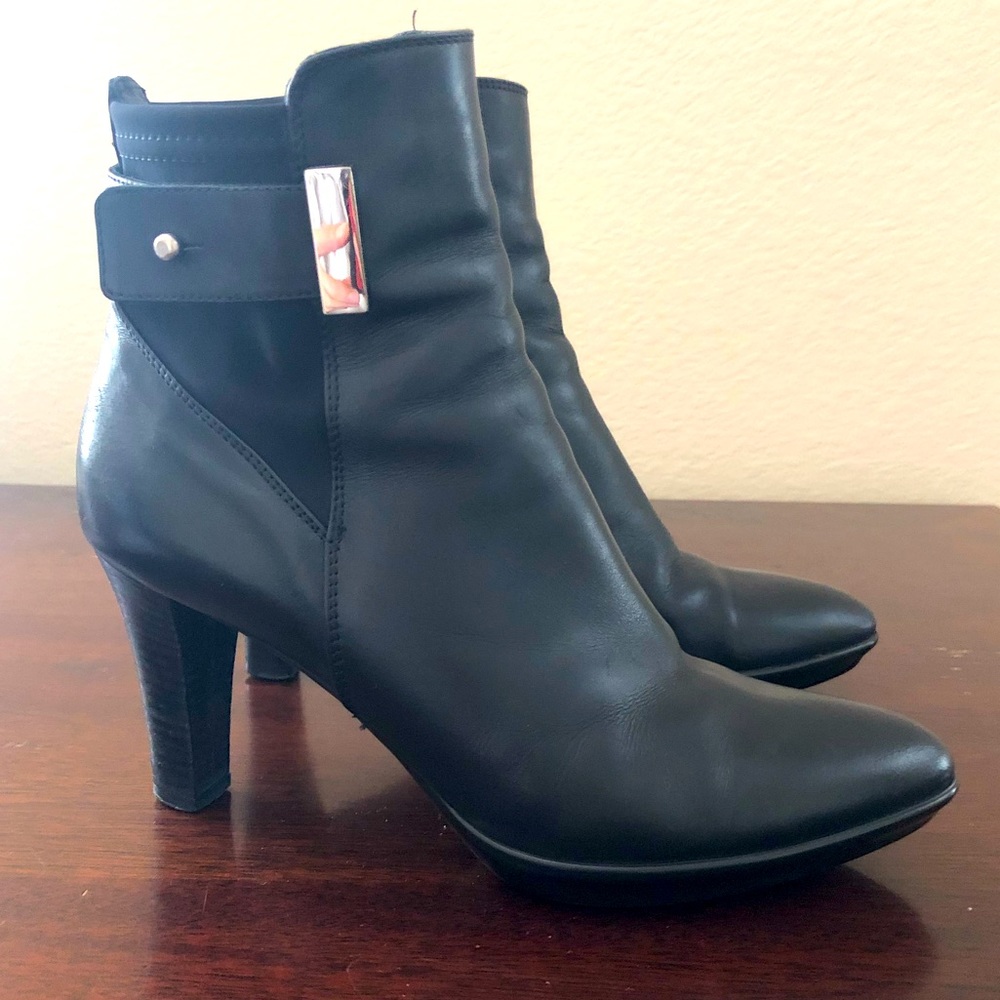 Aquatalia Black Leather Ankle Booties